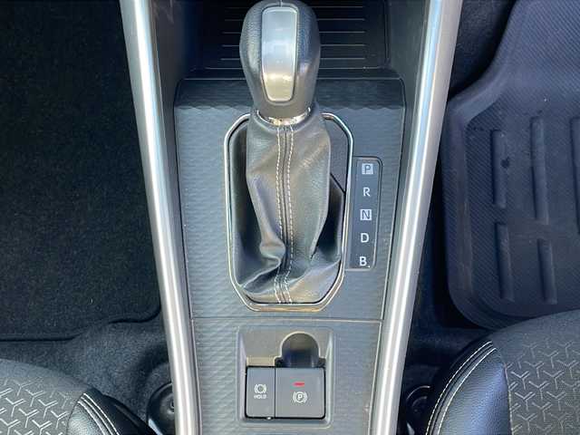 ダイハツ ロッキー プレミアム G HEV 香川県 2022(令4)年 4.2万km グレーⅡ 次世代スマートアシスト/・衝突警報機能 /・ 衝突回避支援ブレーキ機能/・ブレーキ制御付誤発進抑制機能/・車線逸脱警報機能/・車線逸脱抑制制御機能/・アダプティブクルーズコントロール (ACC)/・先行車発進お知らせ機能/・標識認識機能/・ブラインドスポットモニター/・リヤクロストラフィックアラート/純正7型メモリナビ（NMZK-W72D）/・フルセグTV/・Bluetooth接続/・AM/FM/・CD/DVD/シーケンシャルウインカー/バックカメラ/コーナーセンサー/２トーンカラー/LEDヘッドライト/LEDフォグランプ/レーダークルーズコントロール/ハーフレザーシート/前席シートヒーター/電動パーキングブレーキ/USBポート/AC100V/純正17インチアルミホイール/純正フロアマット/純正ドアバイザー/プッシュスタート/スマートキー/ステアリングリモコン/ウィンカーミラー/ISOFIX/ETC