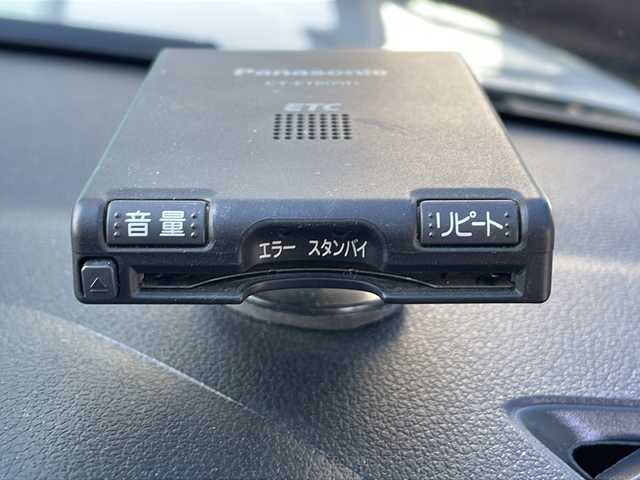 ダイハツ ロッキー プレミアム G HEV 香川県 2022(令4)年 4.2万km グレーⅡ 次世代スマートアシスト/・衝突警報機能 /・ 衝突回避支援ブレーキ機能/・ブレーキ制御付誤発進抑制機能/・車線逸脱警報機能/・車線逸脱抑制制御機能/・アダプティブクルーズコントロール (ACC)/・先行車発進お知らせ機能/・標識認識機能/・ブラインドスポットモニター/・リヤクロストラフィックアラート/純正7型メモリナビ（NMZK-W72D）/・フルセグTV/・Bluetooth接続/・AM/FM/・CD/DVD/シーケンシャルウインカー/バックカメラ/コーナーセンサー/２トーンカラー/LEDヘッドライト/LEDフォグランプ/レーダークルーズコントロール/ハーフレザーシート/前席シートヒーター/電動パーキングブレーキ/USBポート/AC100V/純正17インチアルミホイール/純正フロアマット/純正ドアバイザー/プッシュスタート/スマートキー/ステアリングリモコン/ウィンカーミラー/ISOFIX/ETC