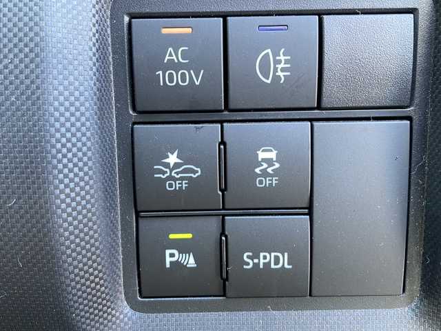 ダイハツ ロッキー プレミアム G HEV 香川県 2022(令4)年 4.2万km グレーⅡ 次世代スマートアシスト/・衝突警報機能 /・ 衝突回避支援ブレーキ機能/・ブレーキ制御付誤発進抑制機能/・車線逸脱警報機能/・車線逸脱抑制制御機能/・アダプティブクルーズコントロール (ACC)/・先行車発進お知らせ機能/・標識認識機能/・ブラインドスポットモニター/・リヤクロストラフィックアラート/純正7型メモリナビ（NMZK-W72D）/・フルセグTV/・Bluetooth接続/・AM/FM/・CD/DVD/シーケンシャルウインカー/バックカメラ/コーナーセンサー/２トーンカラー/LEDヘッドライト/LEDフォグランプ/レーダークルーズコントロール/ハーフレザーシート/前席シートヒーター/電動パーキングブレーキ/USBポート/AC100V/純正17インチアルミホイール/純正フロアマット/純正ドアバイザー/プッシュスタート/スマートキー/ステアリングリモコン/ウィンカーミラー/ISOFIX/ETC