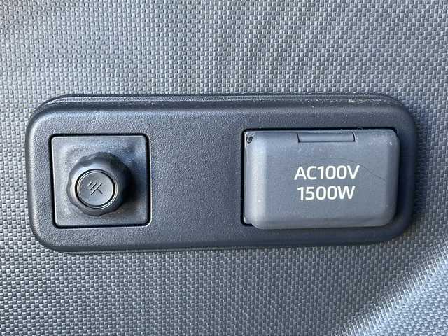 ダイハツ ロッキー プレミアム G HEV 香川県 2022(令4)年 4.2万km グレーⅡ 次世代スマートアシスト/・衝突警報機能 /・ 衝突回避支援ブレーキ機能/・ブレーキ制御付誤発進抑制機能/・車線逸脱警報機能/・車線逸脱抑制制御機能/・アダプティブクルーズコントロール (ACC)/・先行車発進お知らせ機能/・標識認識機能/・ブラインドスポットモニター/・リヤクロストラフィックアラート/純正7型メモリナビ（NMZK-W72D）/・フルセグTV/・Bluetooth接続/・AM/FM/・CD/DVD/シーケンシャルウインカー/バックカメラ/コーナーセンサー/２トーンカラー/LEDヘッドライト/LEDフォグランプ/レーダークルーズコントロール/ハーフレザーシート/前席シートヒーター/電動パーキングブレーキ/USBポート/AC100V/純正17インチアルミホイール/純正フロアマット/純正ドアバイザー/プッシュスタート/スマートキー/ステアリングリモコン/ウィンカーミラー/ISOFIX/ETC