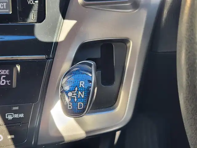 トヨタ プリウス α S 愛知県 2015(平27)年 7.1万km ブラック 純正ナビ【ＮＳＺＴ－Ｗ６４】/　ーＢＴ／フルセグＴＶ／ＣＤ/バックカメラ/ビルトインＥＴＣ/前後ドラレコ/オートライト/ステアリングリモコン/純正フロアマット/スタッドレスタイヤ