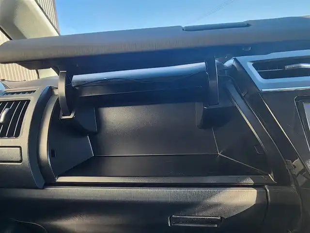 トヨタ プリウス α S 愛知県 2015(平27)年 7.1万km ブラック 純正ナビ【ＮＳＺＴ－Ｗ６４】/　ーＢＴ／フルセグＴＶ／ＣＤ/バックカメラ/ビルトインＥＴＣ/前後ドラレコ/オートライト/ステアリングリモコン/純正フロアマット/スタッドレスタイヤ