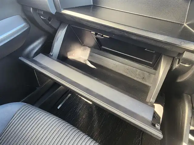 トヨタ プリウス α S 愛知県 2015(平27)年 7.1万km ブラック 純正ナビ【ＮＳＺＴ－Ｗ６４】/　ーＢＴ／フルセグＴＶ／ＣＤ/バックカメラ/ビルトインＥＴＣ/前後ドラレコ/オートライト/ステアリングリモコン/純正フロアマット/スタッドレスタイヤ