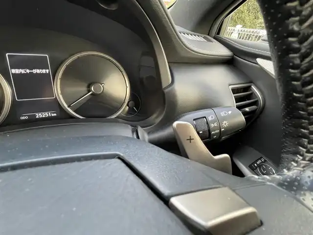 レクサス ＮＸ 300h Fスポーツ 大阪府 2019(平31)年 2.6万km グラファイトブラックガラスフレーク 純正10.3インチナビ /バックカメラ /前後ドライブレコーダー /ETC2.0 /サンルーフ /黒革シート /パワーバックドア /クルーズコントロール/BSM /シートヒーター /エアシート/パワーシート /ステアリングヒーター /純正フロアマット/純正18インチAW/LEDヘッド・フォグ/取説・保証書/スペアキー