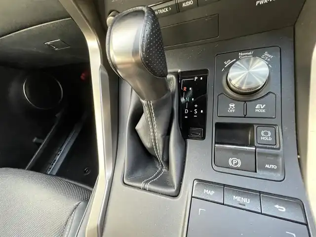 レクサス ＮＸ 300h Fスポーツ 大阪府 2019(平31)年 2.6万km グラファイトブラックガラスフレーク 純正10.3インチナビ /バックカメラ /前後ドライブレコーダー /ETC2.0 /サンルーフ /黒革シート /パワーバックドア /クルーズコントロール/BSM /シートヒーター /エアシート/パワーシート /ステアリングヒーター /純正フロアマット/純正18インチAW/LEDヘッド・フォグ/取説・保証書/スペアキー