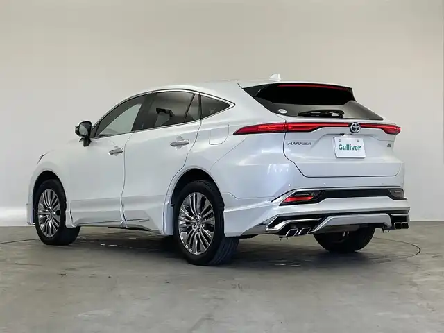 トヨタ ハリアー ハイブリッド Z レザーパッケージ 埼玉県 2023(令5)年 4.5万km プラチナホワイトパールマイカ 調光パノラマルーフ/モデリスタエアロ/JBLサウンド/デジタルインナーミラー/トヨタセーフティーセンス/プリクラッシュセーフティ/レーダークルーズコントロール/レーンディパーチャーアラート/インテリジェントクリアランスソナー/ブラインドスポットモニター/ロードサイドアシスト/純正１２．３インチディスプレイオーディオ/DTV BT USB/パノラミックビューモニター/レザーシート/前席パワーシート/シートヒーター/ベンチレーション/ステアリングヒーター/運転席シートメモリー/パワーバックドア/LEDオートライト/オートマチックハイビーム/ビルトインETC2.0