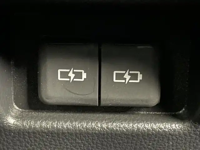 トヨタ ハリアー ハイブリッド Z レザーパッケージ 埼玉県 2023(令5)年 4.5万km プラチナホワイトパールマイカ 調光パノラマルーフ/モデリスタエアロ/JBLサウンド/デジタルインナーミラー/トヨタセーフティーセンス/プリクラッシュセーフティ/レーダークルーズコントロール/レーンディパーチャーアラート/インテリジェントクリアランスソナー/ブラインドスポットモニター/ロードサイドアシスト/純正１２．３インチディスプレイオーディオ/DTV BT USB/パノラミックビューモニター/レザーシート/前席パワーシート/シートヒーター/ベンチレーション/ステアリングヒーター/運転席シートメモリー/パワーバックドア/LEDオートライト/オートマチックハイビーム/ビルトインETC2.0