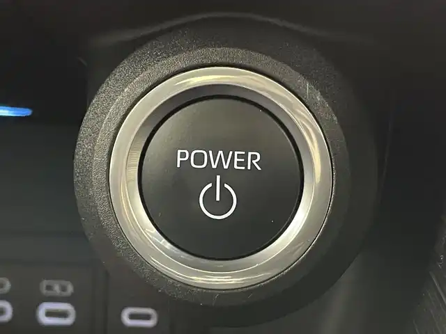 トヨタ ハリアー ハイブリッド Z レザーパッケージ 埼玉県 2023(令5)年 4.5万km プラチナホワイトパールマイカ 調光パノラマルーフ/モデリスタエアロ/JBLサウンド/デジタルインナーミラー/トヨタセーフティーセンス/プリクラッシュセーフティ/レーダークルーズコントロール/レーンディパーチャーアラート/インテリジェントクリアランスソナー/ブラインドスポットモニター/ロードサイドアシスト/純正１２．３インチディスプレイオーディオ/DTV BT USB/パノラミックビューモニター/レザーシート/前席パワーシート/シートヒーター/ベンチレーション/ステアリングヒーター/運転席シートメモリー/パワーバックドア/LEDオートライト/オートマチックハイビーム/ビルトインETC2.0