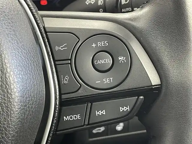 トヨタ ハリアー ハイブリッド Z レザーパッケージ 埼玉県 2023(令5)年 4.5万km プラチナホワイトパールマイカ 調光パノラマルーフ/モデリスタエアロ/JBLサウンド/デジタルインナーミラー/トヨタセーフティーセンス/プリクラッシュセーフティ/レーダークルーズコントロール/レーンディパーチャーアラート/インテリジェントクリアランスソナー/ブラインドスポットモニター/ロードサイドアシスト/純正１２．３インチディスプレイオーディオ/DTV BT USB/パノラミックビューモニター/レザーシート/前席パワーシート/シートヒーター/ベンチレーション/ステアリングヒーター/運転席シートメモリー/パワーバックドア/LEDオートライト/オートマチックハイビーム/ビルトインETC2.0