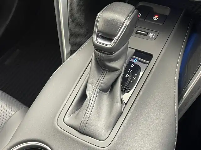 トヨタ ハリアー ハイブリッド Z レザーパッケージ 埼玉県 2023(令5)年 4.5万km プラチナホワイトパールマイカ 調光パノラマルーフ/モデリスタエアロ/JBLサウンド/デジタルインナーミラー/トヨタセーフティーセンス/プリクラッシュセーフティ/レーダークルーズコントロール/レーンディパーチャーアラート/インテリジェントクリアランスソナー/ブラインドスポットモニター/ロードサイドアシスト/純正１２．３インチディスプレイオーディオ/DTV BT USB/パノラミックビューモニター/レザーシート/前席パワーシート/シートヒーター/ベンチレーション/ステアリングヒーター/運転席シートメモリー/パワーバックドア/LEDオートライト/オートマチックハイビーム/ビルトインETC2.0