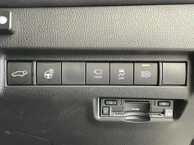 トヨタ ハリアー ハイブリッド Z レザーパッケージ 埼玉県 2023(令5)年 4.5万km プラチナホワイトパールマイカ 調光パノラマルーフ/モデリスタエアロ/JBLサウンド/デジタルインナーミラー/トヨタセーフティーセンス/プリクラッシュセーフティ/レーダークルーズコントロール/レーンディパーチャーアラート/インテリジェントクリアランスソナー/ブラインドスポットモニター/ロードサイドアシスト/純正１２．３インチディスプレイオーディオ/DTV BT USB/パノラミックビューモニター/レザーシート/前席パワーシート/シートヒーター/ベンチレーション/ステアリングヒーター/運転席シートメモリー/パワーバックドア/LEDオートライト/オートマチックハイビーム/ビルトインETC2.0