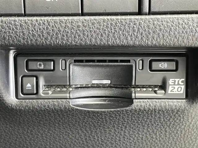 トヨタ ハリアー ハイブリッド Z レザーパッケージ 埼玉県 2023(令5)年 4.5万km プラチナホワイトパールマイカ 調光パノラマルーフ/モデリスタエアロ/JBLサウンド/デジタルインナーミラー/トヨタセーフティーセンス/プリクラッシュセーフティ/レーダークルーズコントロール/レーンディパーチャーアラート/インテリジェントクリアランスソナー/ブラインドスポットモニター/ロードサイドアシスト/純正１２．３インチディスプレイオーディオ/DTV BT USB/パノラミックビューモニター/レザーシート/前席パワーシート/シートヒーター/ベンチレーション/ステアリングヒーター/運転席シートメモリー/パワーバックドア/LEDオートライト/オートマチックハイビーム/ビルトインETC2.0