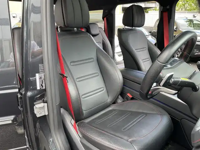 メルセデス・ベンツ ゲレンデヴァーゲン Ｇ４００ｄ AMGライン 東京都 2021(令3)年 3万km マグネタイトブラック ラグジュアリーパッケージ（・ガラススライディングルーフ・ブルメスターサラウンドサウンドシステム（15スピーカー））/レーダーセーフティパッケージ（・アクティブブレーキアシスト・PRE-SEFE・PRE-SAFEサウンド・アウティブレーンキーピングアシスト・ブラインドスポットアシスト・アクティブディスタンスアシストディストロニック・衝突警告・道路標識アシスト・パークトロニック）/アダプティブダンピングシステム/ワンオーナー/保証書・取説・スマートキー×2/革巻きステア・オートチルト・パドルシフト/アイドリングストップ/アダプティブクルーズコントロール/赤ステッチ入り黒レザーシート・レッドシートベルト/前席メモリ付パワーシート・全席シートヒーター/COMANDシステム・12.3インチコックピットディスプレイ/HDDナビ（１２。３インチ）・フルセグTV/SD/USB×2/BT/AppleCarPlay/AndroidAuto/ビルトインETC（2.0）/ユピテル前後ドラレコ/ダイナミックセレクト/AMG20インチアルミ/マルチビームLEDライト・オートライト・リアフォグ/トノカバー/背面タイヤハードカバー