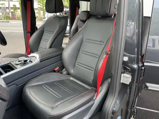 メルセデス・ベンツ ゲレンデヴァーゲン Ｇ４００ｄ AMGライン 東京都 2021(令3)年 3万km マグネタイトブラック ラグジュアリーパッケージ（・ガラススライディングルーフ・ブルメスターサラウンドサウンドシステム（15スピーカー））/レーダーセーフティパッケージ（・アクティブブレーキアシスト・PRE-SEFE・PRE-SAFEサウンド・アウティブレーンキーピングアシスト・ブラインドスポットアシスト・アクティブディスタンスアシストディストロニック・衝突警告・道路標識アシスト・パークトロニック）/アダプティブダンピングシステム/ワンオーナー/保証書・取説・スマートキー×2/革巻きステア・オートチルト・パドルシフト/アイドリングストップ/アダプティブクルーズコントロール/赤ステッチ入り黒レザーシート・レッドシートベルト/前席メモリ付パワーシート・全席シートヒーター/COMANDシステム・12.3インチコックピットディスプレイ/HDDナビ（１２。３インチ）・フルセグTV/SD/USB×2/BT/AppleCarPlay/AndroidAuto/ビルトインETC（2.0）/ユピテル前後ドラレコ/ダイナミックセレクト/AMG20インチアルミ/マルチビームLEDライト・オートライト・リアフォグ/トノカバー/背面タイヤハードカバー