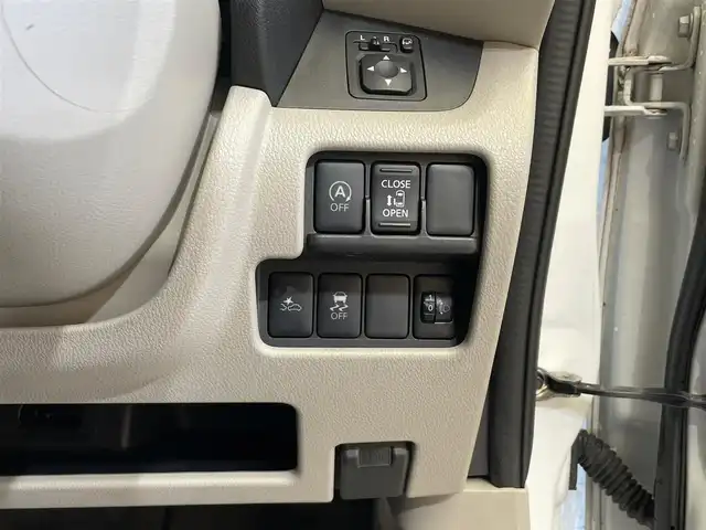 日産 デイズ ルークス X 岩手県 2017(平29)年 10.7万km ホワイトパール ワンオーナー/４WD/全周囲モニター/左側パワースライドドア/ロールサンシェード/シートヒーター/横滑り防止装置/アイドリングストップ/純正ナビ/（CD/DVD/フルセグ/Bluetooth）/ドライブレコーダー/オートエアコン/オートライト/14インチスチールホイール/純正ホイールキャップ