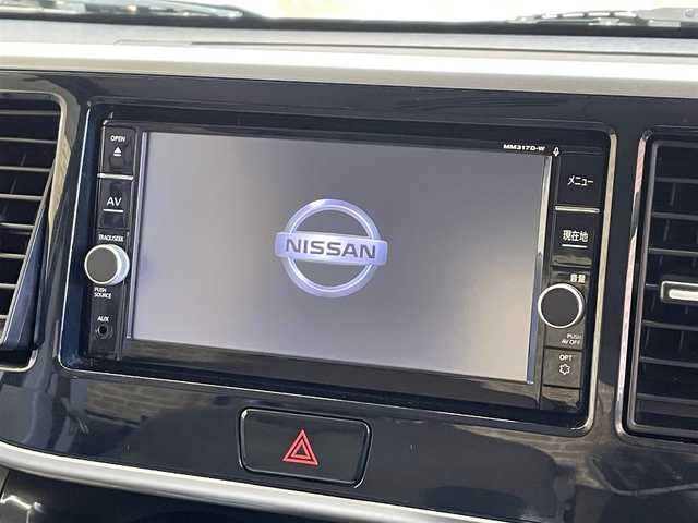 日産 デイズ ルークス X 岩手県 2017(平29)年 10.7万km ホワイトパール ワンオーナー/４WD/全周囲モニター/左側パワースライドドア/ロールサンシェード/シートヒーター/横滑り防止装置/アイドリングストップ/純正ナビ/（CD/DVD/フルセグ/Bluetooth）/ドライブレコーダー/オートエアコン/オートライト/14インチスチールホイール/純正ホイールキャップ
