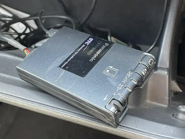トヨタ ヴィッツ F 滋賀県 2011(平23)年 10.7万km グレーメタリック 社外SDナビ/・AM/FM/・Bluetooth/・Blu-ray/・CD/DVD/前後ドラレコ/LEDヘッドライト/オートライト/フォグライト/電動格納ミラー