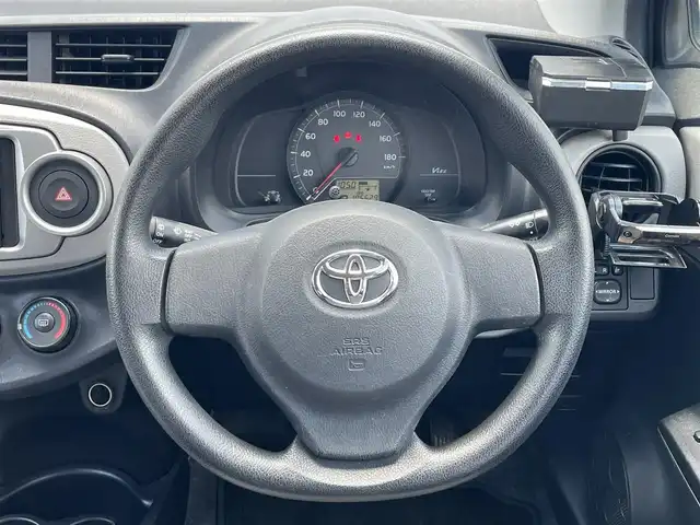 トヨタ ヴィッツ F 滋賀県 2011(平23)年 10.7万km グレーメタリック 社外SDナビ/・AM/FM/・Bluetooth/・Blu-ray/・CD/DVD/前後ドラレコ/LEDヘッドライト/オートライト/フォグライト/電動格納ミラー