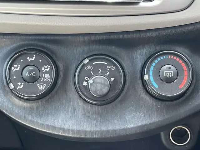 トヨタ ヴィッツ F 滋賀県 2011(平23)年 10.7万km グレーメタリック 社外SDナビ/・AM/FM/・Bluetooth/・Blu-ray/・CD/DVD/前後ドラレコ/LEDヘッドライト/オートライト/フォグライト/電動格納ミラー