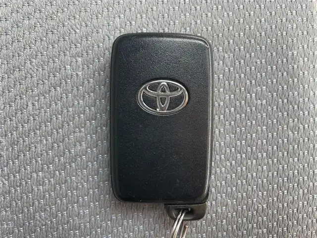トヨタ ヴィッツ F 滋賀県 2011(平23)年 10.7万km グレーメタリック 社外SDナビ/・AM/FM/・Bluetooth/・Blu-ray/・CD/DVD/前後ドラレコ/LEDヘッドライト/オートライト/フォグライト/電動格納ミラー