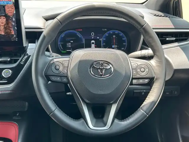 トヨタ カローラ スポーツ ハイブリッドG Z 宮城県 2022(令4)年 0.8万km アティチュードブラックマイカ 10.5インチディスプレイオーディオプラス/・10.5インチディスプレイ/・車載ナビ/・ETC2.0/革コンビシートセット/・ハーフレザーシート/・シートバックポケット（運転席）/パーキングサポートブレーキ（後方接近車両）/ブラインドスポットモニター/安心降車アシスト/＝＝＝/セーフティセンス/・プリクラッシュセーフティ/・レーントレーシングアシスト/・レーンディパーチャーアラート/・全車速追従機能/停止保持機能付付クルーズコントロール/・オートマチックハイビーム/・ロードサインアシスト/・ドライバー異常時対応システム/・プロアクティブドライビングアシスト/・発進遅れ告知機能/パーキングサポートブレーキ（前後方静止物）/シートヒーター/革巻きステアリング/ステアリングスイッチ/電動パーキングブレーキ/ブレーキホールド/LEDヘッドランプ/LEDデイライト/電動格納ミラー/純正18インチAW/フロアマット/ドアバイザー/トノカバー/W/サイド/カーテンエアバッグ