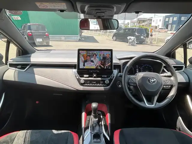 トヨタ カローラ スポーツ ハイブリッドG Z 宮城県 2022(令4)年 0.8万km アティチュードブラックマイカ 10.5インチディスプレイオーディオプラス/・10.5インチディスプレイ/・車載ナビ/・ETC2.0/革コンビシートセット/・ハーフレザーシート/・シートバックポケット（運転席）/パーキングサポートブレーキ（後方接近車両）/ブラインドスポットモニター/安心降車アシスト/＝＝＝/セーフティセンス/・プリクラッシュセーフティ/・レーントレーシングアシスト/・レーンディパーチャーアラート/・全車速追従機能/停止保持機能付付クルーズコントロール/・オートマチックハイビーム/・ロードサインアシスト/・ドライバー異常時対応システム/・プロアクティブドライビングアシスト/・発進遅れ告知機能/パーキングサポートブレーキ（前後方静止物）/シートヒーター/革巻きステアリング/ステアリングスイッチ/電動パーキングブレーキ/ブレーキホールド/LEDヘッドランプ/LEDデイライト/電動格納ミラー/純正18インチAW/フロアマット/ドアバイザー/トノカバー/W/サイド/カーテンエアバッグ