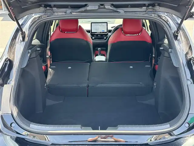 トヨタ カローラ スポーツ ハイブリッドG Z 宮城県 2022(令4)年 0.8万km アティチュードブラックマイカ 10.5インチディスプレイオーディオプラス/・10.5インチディスプレイ/・車載ナビ/・ETC2.0/革コンビシートセット/・ハーフレザーシート/・シートバックポケット（運転席）/パーキングサポートブレーキ（後方接近車両）/ブラインドスポットモニター/安心降車アシスト/＝＝＝/セーフティセンス/・プリクラッシュセーフティ/・レーントレーシングアシスト/・レーンディパーチャーアラート/・全車速追従機能/停止保持機能付付クルーズコントロール/・オートマチックハイビーム/・ロードサインアシスト/・ドライバー異常時対応システム/・プロアクティブドライビングアシスト/・発進遅れ告知機能/パーキングサポートブレーキ（前後方静止物）/シートヒーター/革巻きステアリング/ステアリングスイッチ/電動パーキングブレーキ/ブレーキホールド/LEDヘッドランプ/LEDデイライト/電動格納ミラー/純正18インチAW/フロアマット/ドアバイザー/トノカバー/W/サイド/カーテンエアバッグ