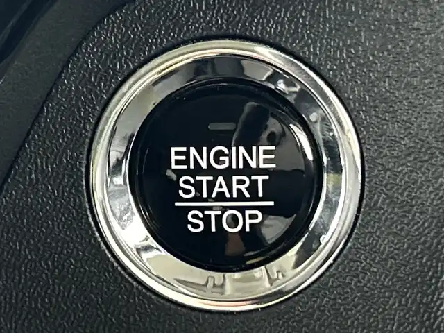 ホンダ ステップワゴン スパーダ ホンダセンシング 愛知県 2016(平28)年 7万km プレミアムスパークルブラックパール 純正9インチナビ/（CD/DVD/USB/Bluetooth/フルセグTV)/バックカメラ/フリップダウンモニター/ホンダセンシング/・衝突軽減ブレーキ〈CMBS〉/・ACC〈アダプティブ・クルーズ・コントロール〉/・LKAS〈車線維持支援システム〉/・路外逸脱抑制機能/・誤発進抑制機能/・先行車発進お知らせ機能/・標識認識機能/ETC/両側パワースライドドア/パドルシフト/アイドリングストップ/プッシュスタート/スマートキー/純正フロアマット/純正16インチアルミホイール/LEDヘッドライト/フロントフォグランプ/横滑り防止装置