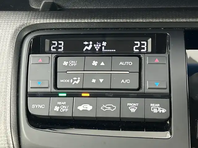 ホンダ ステップワゴン スパーダ ホンダセンシング 愛知県 2016(平28)年 7万km プレミアムスパークルブラックパール 純正9インチナビ/（CD/DVD/USB/Bluetooth/フルセグTV)/バックカメラ/フリップダウンモニター/ホンダセンシング/・衝突軽減ブレーキ〈CMBS〉/・ACC〈アダプティブ・クルーズ・コントロール〉/・LKAS〈車線維持支援システム〉/・路外逸脱抑制機能/・誤発進抑制機能/・先行車発進お知らせ機能/・標識認識機能/ETC/両側パワースライドドア/パドルシフト/アイドリングストップ/プッシュスタート/スマートキー/純正フロアマット/純正16インチアルミホイール/LEDヘッドライト/フロントフォグランプ/横滑り防止装置