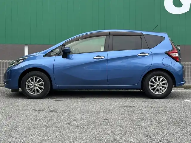 日産 ノート X 千葉県 2020(令2)年 0.8万km シャイニングブルー 純正メモリナビ（MJ119D-W）/　（BT/DVD/CD/AM/FM)/エマージェンシーブレーキ/ETC/バックカメラ/前後コーナーセンサー/前ドラレコ/横滑り防止/アイドリングストップ