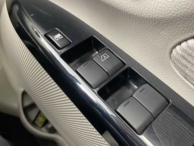 日産 デイズ X Vセレ +SeftyⅡ 栃木県 2015(平27)年 3.9万km ブラック 禁煙車/純正オーディオ/　AM/FM/CD/AUX/アラウンドビューモニター/プリクラッシュセーフティシステム/横滑り防止/アイドリングストップ/ETC/電動格納ミラー/純正フロアマット/プッシュスタート/スマートキー