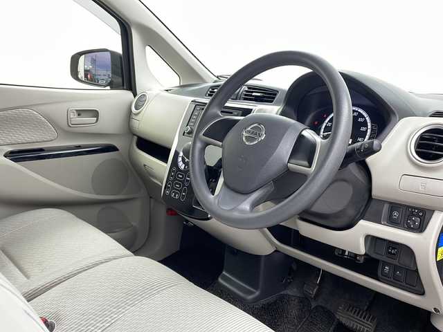 日産 デイズ X Vセレ +SeftyⅡ 栃木県 2015(平27)年 3.9万km ブラック 禁煙車/純正オーディオ/　AM/FM/CD/AUX/アラウンドビューモニター/プリクラッシュセーフティシステム/横滑り防止/アイドリングストップ/ETC/電動格納ミラー/純正フロアマット/プッシュスタート/スマートキー