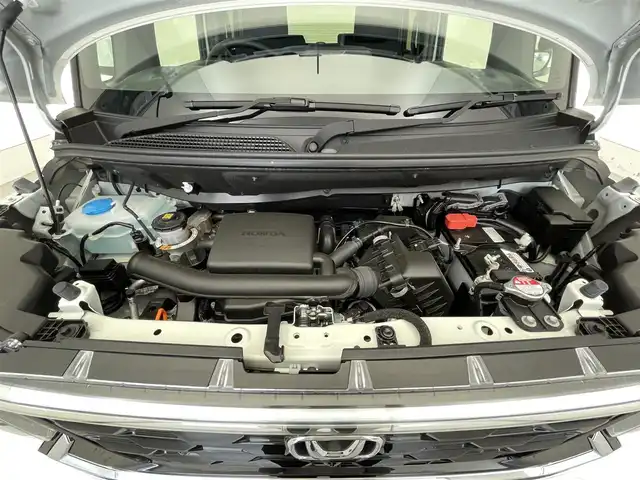 ホンダ Ｎ ＢＯＸ カスタム 滋賀県 2024(令6)年 0.4万km プラチナホワイトパール 禁煙車/純正８型ナビ（Ｂｌｕｅｔｏｏｔｈ／ＵＳＢ／ＦＭ／ＡＭ／フルセグ）バックカメラ/ホンダセンシング（衝突軽減／レーダークルコン／路外逸脱／標識認識）/リアパーキングセンサー/ビルトインＥＴＣ/純正14インチアルミホイール/純正フロアマット