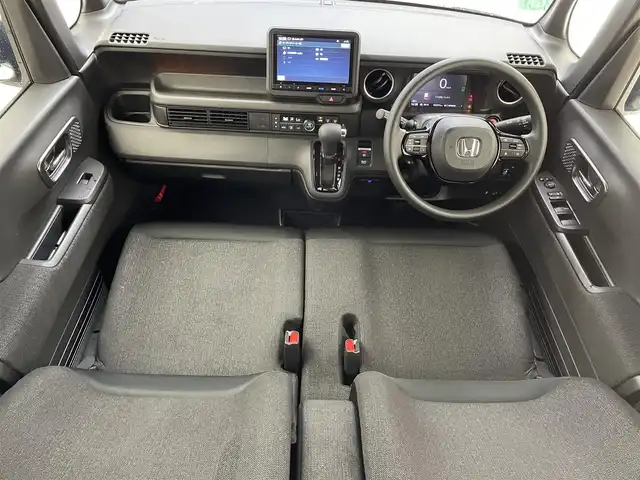 ホンダ Ｎ ＢＯＸ カスタム 滋賀県 2024(令6)年 0.4万km プラチナホワイトパール 禁煙車/純正８型ナビ（Ｂｌｕｅｔｏｏｔｈ／ＵＳＢ／ＦＭ／ＡＭ／フルセグ）バックカメラ/ホンダセンシング（衝突軽減／レーダークルコン／路外逸脱／標識認識）/リアパーキングセンサー/ビルトインＥＴＣ/純正14インチアルミホイール/純正フロアマット