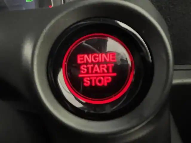ホンダ Ｎ ＢＯＸ カスタム 滋賀県 2024(令6)年 0.4万km プラチナホワイトパール 禁煙車/純正８型ナビ（Ｂｌｕｅｔｏｏｔｈ／ＵＳＢ／ＦＭ／ＡＭ／フルセグ）バックカメラ/ホンダセンシング（衝突軽減／レーダークルコン／路外逸脱／標識認識）/リアパーキングセンサー/ビルトインＥＴＣ/純正14インチアルミホイール/純正フロアマット