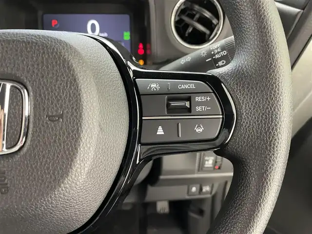 ホンダ Ｎ ＢＯＸ カスタム 滋賀県 2024(令6)年 0.4万km プラチナホワイトパール 禁煙車/純正８型ナビ（Ｂｌｕｅｔｏｏｔｈ／ＵＳＢ／ＦＭ／ＡＭ／フルセグ）バックカメラ/ホンダセンシング（衝突軽減／レーダークルコン／路外逸脱／標識認識）/リアパーキングセンサー/ビルトインＥＴＣ/純正14インチアルミホイール/純正フロアマット