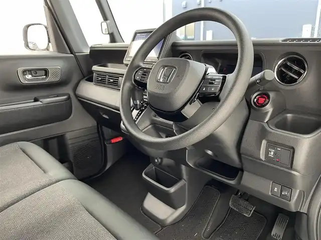 ホンダ Ｎ ＢＯＸ カスタム 滋賀県 2024(令6)年 0.4万km プラチナホワイトパール 禁煙車/純正８型ナビ（Ｂｌｕｅｔｏｏｔｈ／ＵＳＢ／ＦＭ／ＡＭ／フルセグ）バックカメラ/ホンダセンシング（衝突軽減／レーダークルコン／路外逸脱／標識認識）/リアパーキングセンサー/ビルトインＥＴＣ/純正14インチアルミホイール/純正フロアマット
