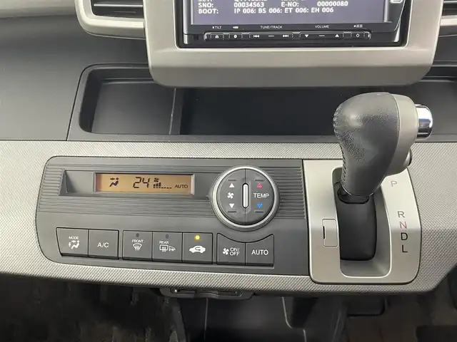ホンダ フリード ハイブリット ジャストセレクション 埼玉県 2013(平25)年 6.4万km ホワイトオーキッドパール 純正ナビ/地図SDなし/バックカメラ/ビルトインETC/革巻きハンドル/ハーフレザーシート/ヒーデットミラー/純正15インチアルミホイール/２列目ベンチシート/オートライト/両側電動スライドドア/クルーズコントロール/コーナーセンサー/ウインカーミラー/ドアバイザー/純正フロアマット