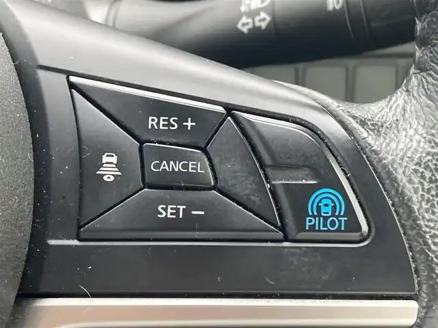 日産 セレナ e－パワー ハイウェイスター V 島根県 2019(平31)年 9.8万km ブリリアントホワイトパール ディーラーOPメモリナビ(CD/BT/フルセグ)/全方位カメラ/デジタルインナーミラー /ETC/前ドライブレコーダー/プロパイロット/レーダークルーズコントロール/エマージェンシーブレーキ/車線逸脱警報/車線逸脱防止支援/道路標識表示/オートライト/オートハイビーム/両側パワースライドドア /純正フロアマット/電動格納ミラー/ミラーウィンカー /取扱説明書/保証書