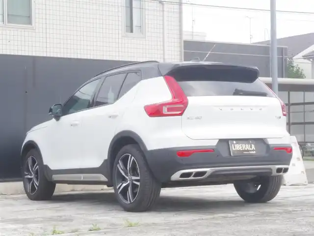 ボルボ ＸＣ４０ T4 AWD Rデザイン 岩手県 2018(平30)年 5万km クリスタルホワイトP インテリセーフ /LKA/BLIS/CTA/ACC/パイロットアシスト/純正ナビ/フルセグTV/全方位カメラ/パークアシスト/ハーフレザー /シートヒーター/パワーシート /パワーバックドア/LEDライト/エクステリアスタイリングキット