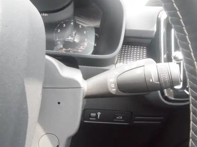 ボルボ ＸＣ４０ T4 AWD Rデザイン 岩手県 2018(平30)年 5万km クリスタルホワイトP インテリセーフ /LKA/BLIS/CTA/ACC/パイロットアシスト/純正ナビ/フルセグTV/全方位カメラ/パークアシスト/ハーフレザー /シートヒーター/パワーシート /パワーバックドア/LEDライト/エクステリアスタイリングキット