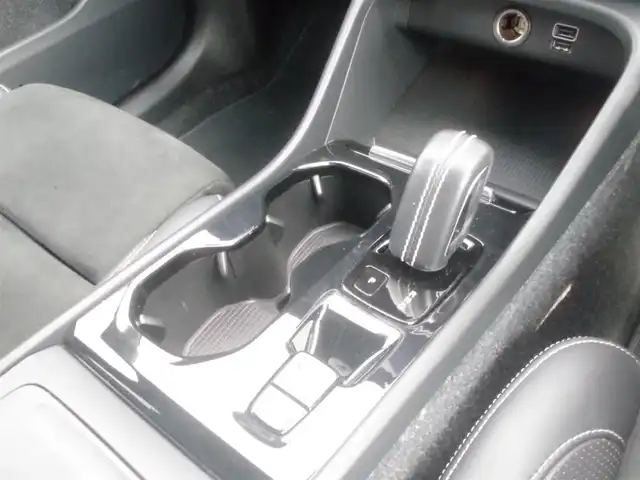 ボルボ ＸＣ４０ T4 AWD Rデザイン 岩手県 2018(平30)年 5万km クリスタルホワイトP インテリセーフ /LKA/BLIS/CTA/ACC/パイロットアシスト/純正ナビ/フルセグTV/全方位カメラ/パークアシスト/ハーフレザー /シートヒーター/パワーシート /パワーバックドア/LEDライト/エクステリアスタイリングキット