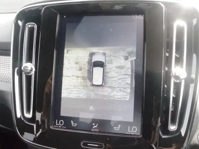 ボルボ ＸＣ４０ T4 AWD Rデザイン 岩手県 2018(平30)年 5万km クリスタルホワイトP インテリセーフ /LKA/BLIS/CTA/ACC/パイロットアシスト/純正ナビ/フルセグTV/全方位カメラ/パークアシスト/ハーフレザー /シートヒーター/パワーシート /パワーバックドア/LEDライト/エクステリアスタイリングキット