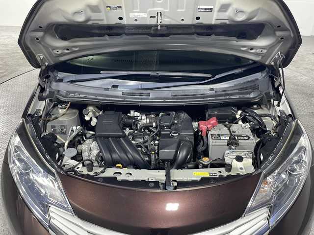 日産 ノート メダリスト X 沖縄県 2016(平28)年 4万km インペリアルアンバーP 禁煙車/純正ナビ【MC315D-W】/　フルセグ　Bluetooth DVD再生　CD/アラウンドビューモニター/バックカメラ/ドライブレコーダー/アイドリングストップ/コーナーセンサー/ETC/スペアキー1本