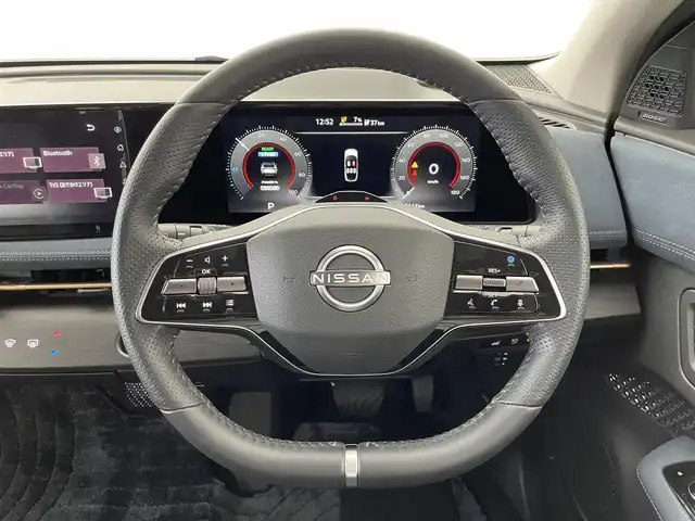 日産 アリア B9 e－4ORCE リミテッド 群馬県 2023(令5)年 1.6万km ゴールド 総電力量91Kwh/パノラミックガラスルーフ/（電動チルト＆スライド、電動格納シェード付、リモート機能付）/ナッパレザーシート/BOSEプレミアムサウンドシステム＆10スピーカー/ヘッドアップディスプレイ/＝＝＝＝＝/EV専用Nissan Connect　ナビゲーションシステム/・12.3インチワイドディスプレイ/・USB/HDMI/Bluetooth/フルセグTV/・Apple Car Play/Android Auto/・Amazon Alexa　搭載　/＝＝＝＝＝/サンルーフ　ナッパレザー　シートベンチレーション　純正メーカーナビ　全周囲モニター　ＢＯＳＥサウンド　プロパイロット　デジタルインナーミラー　駐車支援　ワイヤレス充電　ＨＵＤ　充電ケーブル　禁煙車