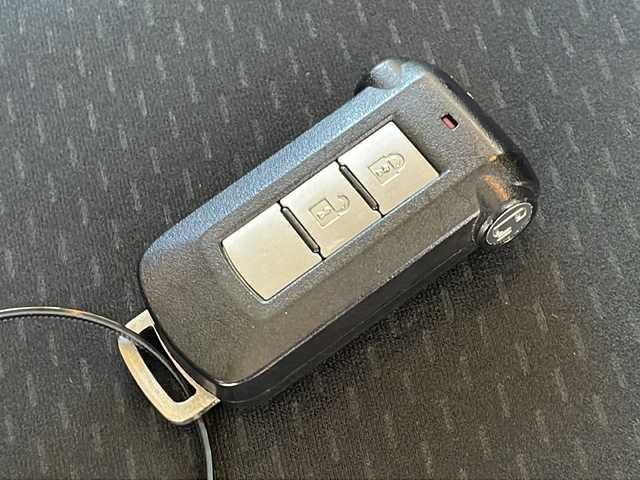 三菱 デリカＤ：５ シャモニー 長野県 2008(平20)年 9.7万km クールシルバー/ミディアムグレーマイカ ４WD/メモリナビフルセグＴＶ/後席モニター/バックカメラ/ＥＴＣ/ドライブレコーダー/純正18インチアルミ/両側パワースライドドア/保証書・取説