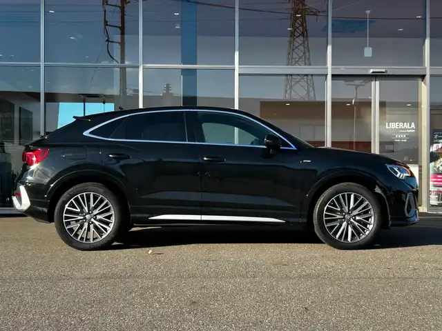 アウディ アウディ Ｑ３ SB 35TDIクワトロ Sライン 富山県 2020(令2)年 4.8万km 黒 ベーシックパッケージ/テクノロジーパッケージ/アシスタンスパッケージ/純正SDナビ/Bluetooth接続/AM/FMラジオ/フルセグTV/App-conect/qi充電/バックカメラ/トップビューカメラ/前後ドラレコ/コーナーセンサー/電動リアゲート/D/N席パワーシート/D/N席シートヒーター/アイドリングストップ/サンルーフ/プッシュスタート/ETC2.0/コーナーセンサー/衝突軽減/盗難防止/レーンアシスト