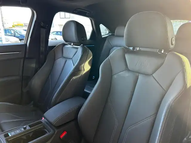 アウディ アウディ Ｑ３ SB 35TDIクワトロ Sライン 富山県 2020(令2)年 4.8万km 黒 ベーシックパッケージ/テクノロジーパッケージ/アシスタンスパッケージ/純正SDナビ/Bluetooth接続/AM/FMラジオ/フルセグTV/App-conect/qi充電/バックカメラ/トップビューカメラ/前後ドラレコ/コーナーセンサー/電動リアゲート/D/N席パワーシート/D/N席シートヒーター/アイドリングストップ/サンルーフ/プッシュスタート/ETC2.0/コーナーセンサー/衝突軽減/盗難防止/レーンアシスト