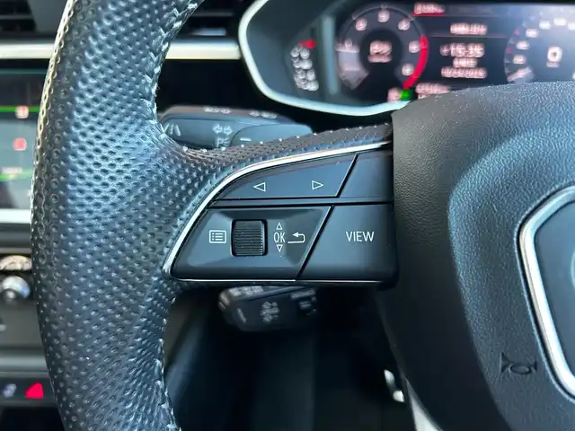 アウディ アウディ Ｑ３ SB 35TDIクワトロ Sライン 富山県 2020(令2)年 4.8万km 黒 ベーシックパッケージ/テクノロジーパッケージ/アシスタンスパッケージ/純正SDナビ/Bluetooth接続/AM/FMラジオ/フルセグTV/App-conect/qi充電/バックカメラ/トップビューカメラ/前後ドラレコ/コーナーセンサー/電動リアゲート/D/N席パワーシート/D/N席シートヒーター/アイドリングストップ/サンルーフ/プッシュスタート/ETC2.0/コーナーセンサー/衝突軽減/盗難防止/レーンアシスト