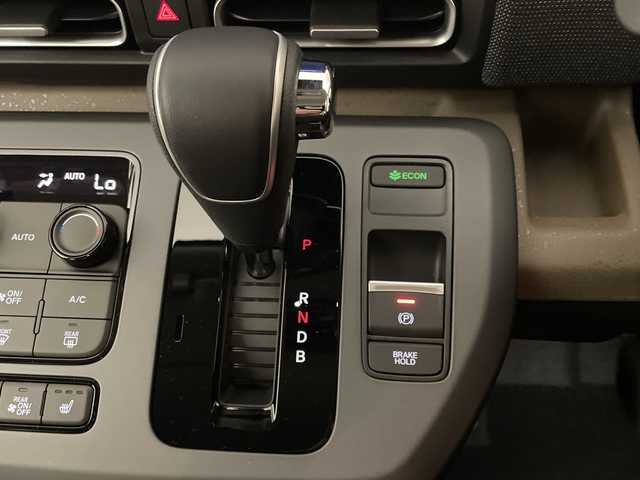 ホンダ フリード ハイブリット e:HEV AIR EX 愛媛県 2025(令7)年 0.1千km プラチナホワイトパール e:HEV エアー　EX　2LB40P4　6人　9インチナビ　LXM-242ZFNI(207680円)/純正９型ナビ　両側電動スライドドア　バックカメラ　フルセグ　Ｂｌｕｅｔｏｏｔｈ　衝突被害軽減ブレーキ　アダプティブクルーズコントロール　レーンアシスト　シートヒーター　前後コーナーセンサー　禁煙車